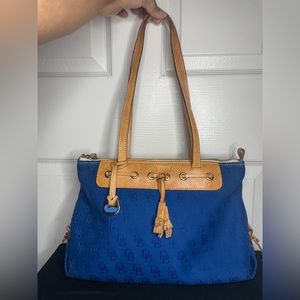 EUC Dooney & Bourke Shoulder Bag